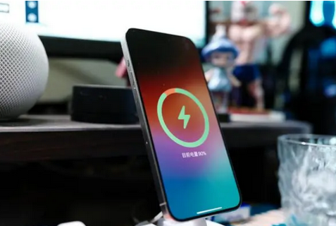 铜陵苹果15换屏服务分享用什么充电器给iPhone15充电更好 